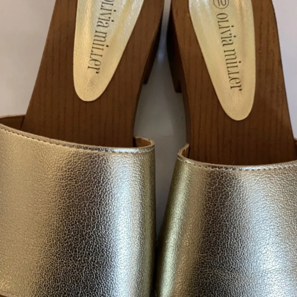 Sandals - Picture 7 of 9